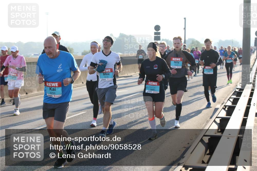03.10.2025 - Köhlbrandbrückenlauf Lena Gebhardt http://msf.ph/oto/9058528 03.10.2025 09:18:29 Position 1 3250, 1516, 3842, 1623 meine-sportfotos.de