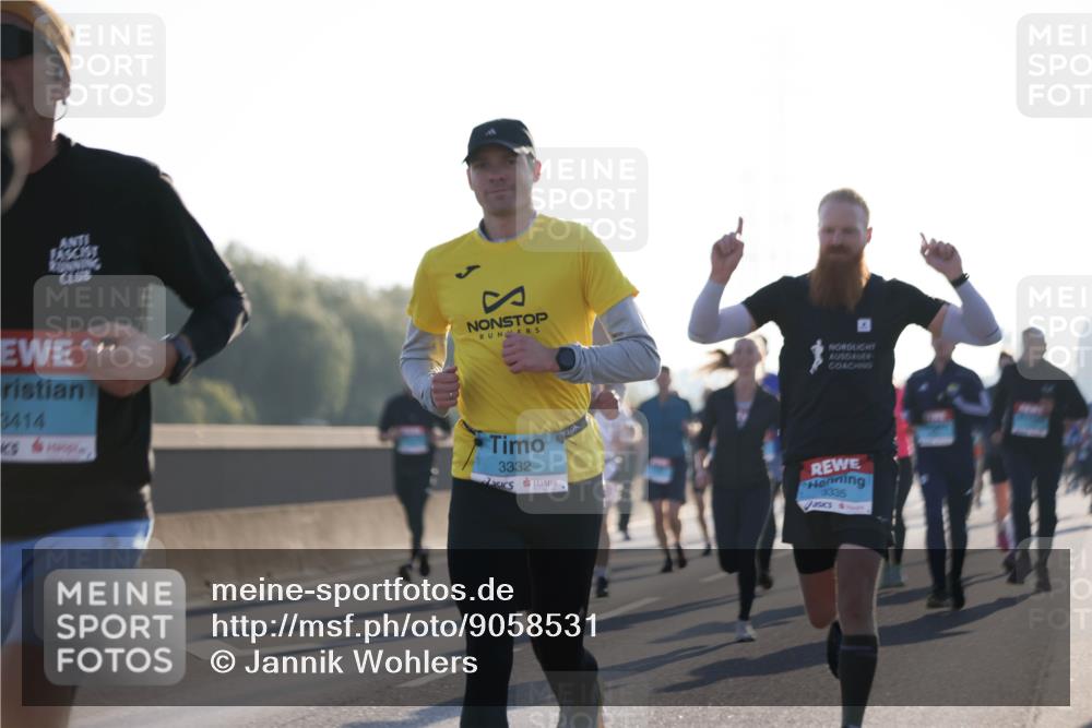 03.10.2025 - Köhlbrandbrückenlauf Jannik Wohlers http://msf.ph/oto/9058531 03.10.2025 09:14:04 Position 3 3414, 3332, 3335 meine-sportfotos.de