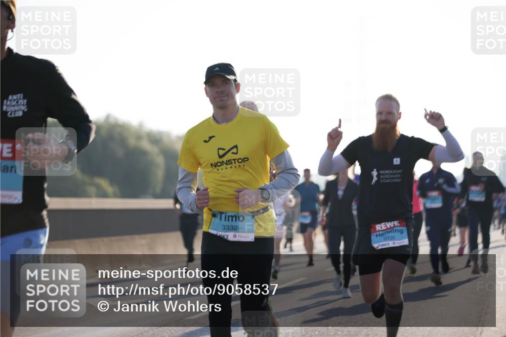 03.10.2025 - Köhlbrandbrückenlauf Jannik Wohlers http://msf.ph/oto/9058537 03.10.2025 09:14:04 Position 3 3332, 3335 meine-sportfotos.de