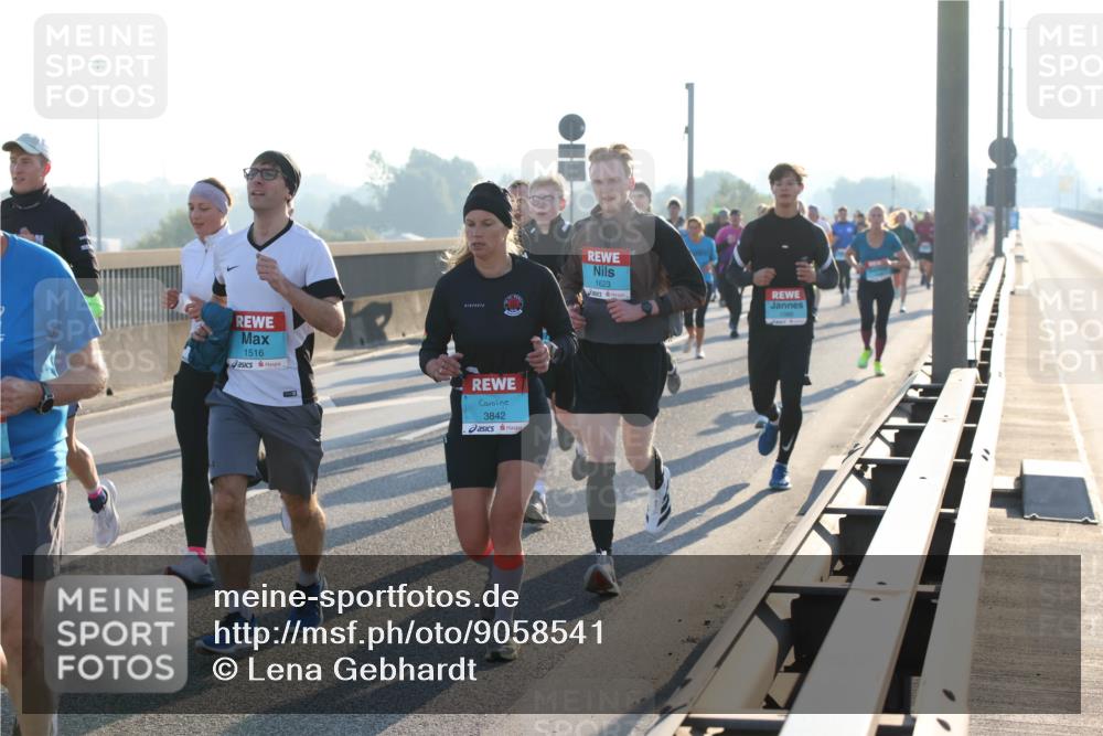 03.10.2025 - Köhlbrandbrückenlauf Lena Gebhardt http://msf.ph/oto/9058541 03.10.2025 09:18:29 Position 1 1516, 3842, 1623 meine-sportfotos.de