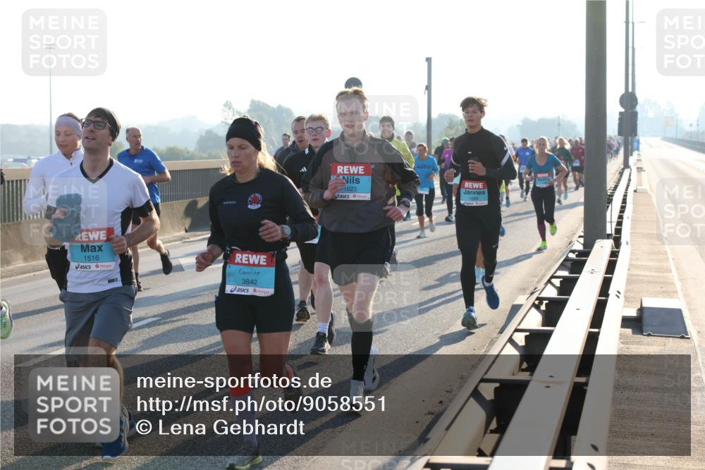 03.10.2025 - Köhlbrandbrückenlauf Lena Gebhardt http://msf.ph/oto/9058551 03.10.2025 09:18:29 Position 1 1516, 3842, 1623, 1089 meine-sportfotos.de
