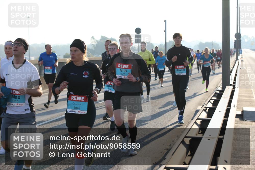 03.10.2025 - Köhlbrandbrückenlauf Lena Gebhardt http://msf.ph/oto/9058559 03.10.2025 09:18:30 Position 1 1516, 3842, 1623, 3516, 1089 meine-sportfotos.de