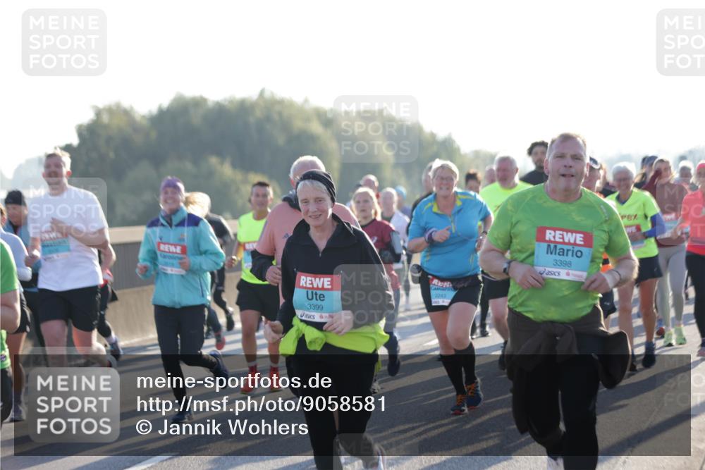 03.10.2025 - Köhlbrandbrückenlauf Jannik Wohlers http://msf.ph/oto/9058581 03.10.2025 09:21:50 Position 3 3399, 2243, 3398 meine-sportfotos.de