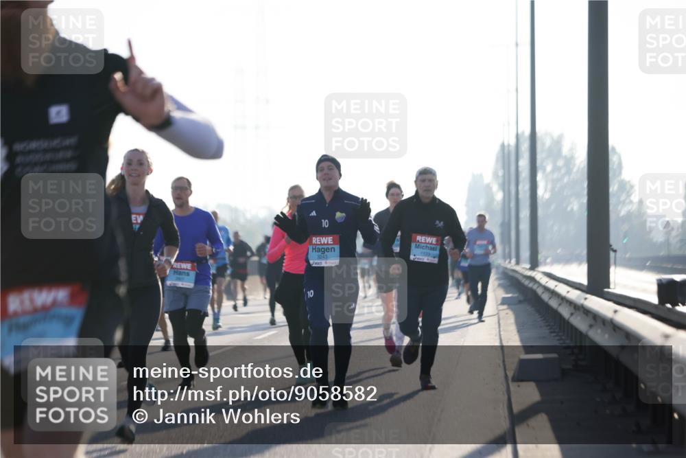 03.10.2025 - Köhlbrandbrückenlauf Jannik Wohlers http://msf.ph/oto/9058582 03.10.2025 09:14:05 Position 3 10, 3243, 1133, 10 meine-sportfotos.de