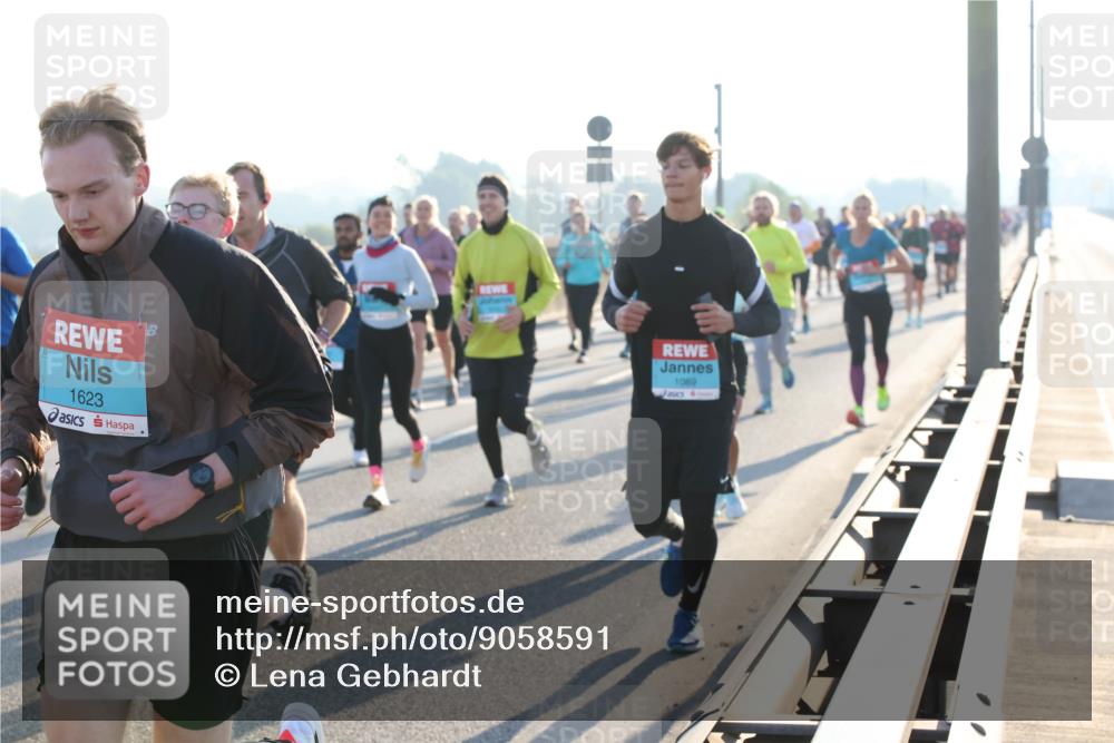 03.10.2025 - Köhlbrandbrückenlauf Lena Gebhardt http://msf.ph/oto/9058591 03.10.2025 09:18:31 Position 1 1623, 1089 meine-sportfotos.de