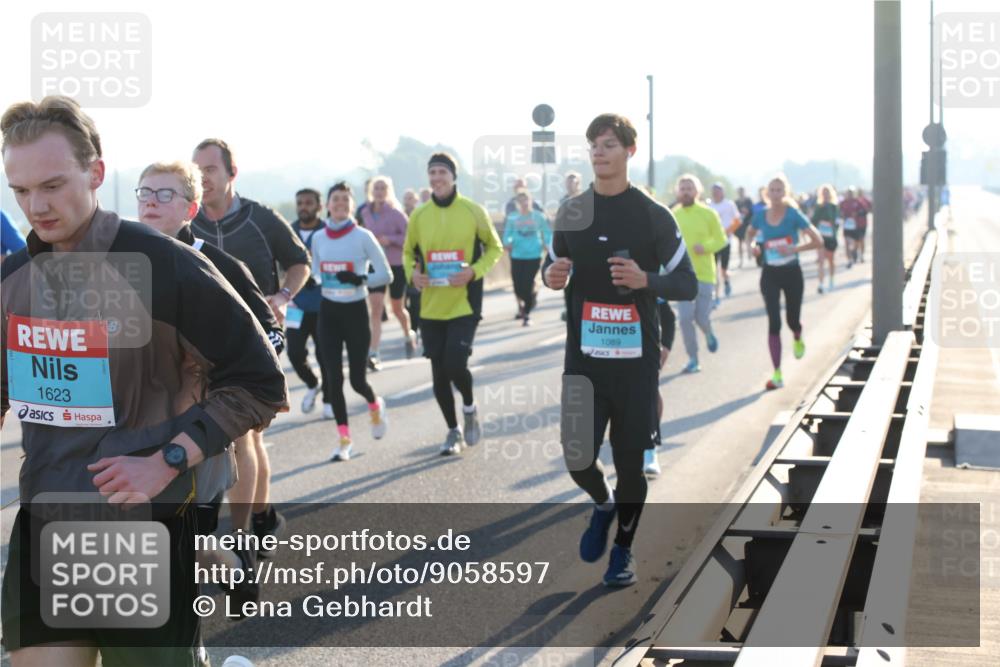03.10.2025 - Köhlbrandbrückenlauf Lena Gebhardt http://msf.ph/oto/9058597 03.10.2025 09:18:31 Position 1 1623, 1089 meine-sportfotos.de