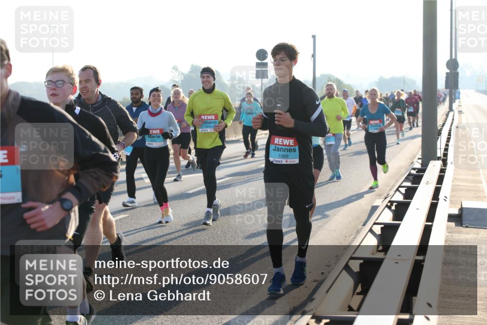 03.10.2025 - Köhlbrandbrückenlauf Lena Gebhardt http://msf.ph/oto/9058607 03.10.2025 09:18:31 Position 1 3227, 3233, 1089 meine-sportfotos.de