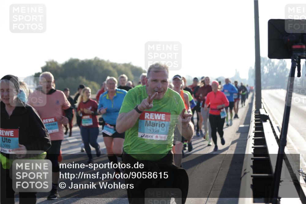 03.10.2025 - Köhlbrandbrückenlauf Jannik Wohlers http://msf.ph/oto/9058615 03.10.2025 09:21:52 Position 3 3399, 3097, 3398 meine-sportfotos.de