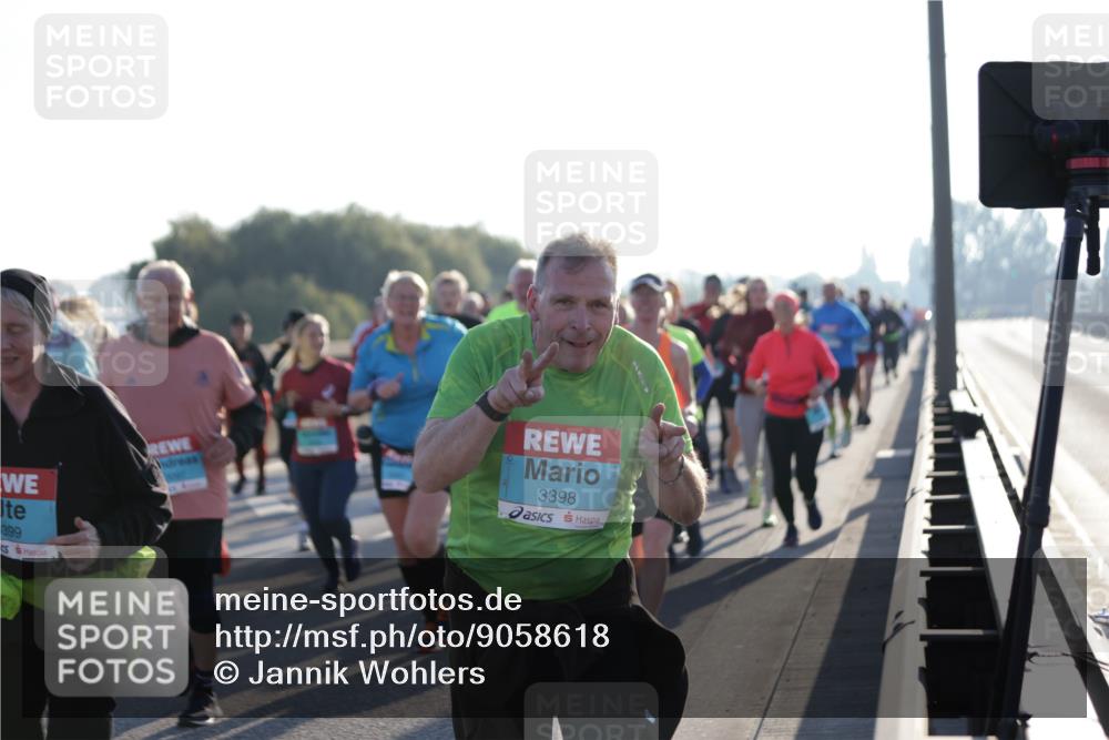 03.10.2025 - Köhlbrandbrückenlauf Jannik Wohlers http://msf.ph/oto/9058618 03.10.2025 09:21:52 Position 3 399, 3398 meine-sportfotos.de