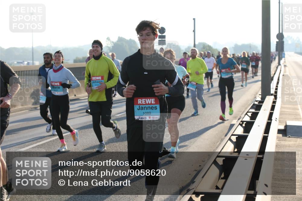 03.10.2025 - Köhlbrandbrückenlauf Lena Gebhardt http://msf.ph/oto/9058620 03.10.2025 09:18:32 Position 1 3233, 1089 meine-sportfotos.de