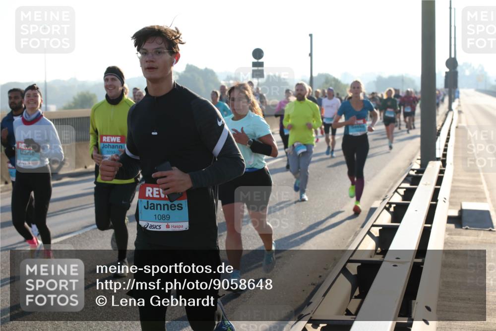 03.10.2025 - Köhlbrandbrückenlauf Lena Gebhardt http://msf.ph/oto/9058648 03.10.2025 09:18:32 Position 1 3233, 1089 meine-sportfotos.de