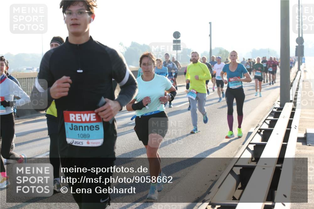 03.10.2025 - Köhlbrandbrückenlauf Lena Gebhardt http://msf.ph/oto/9058662 03.10.2025 09:18:32 Position 1 1089 meine-sportfotos.de