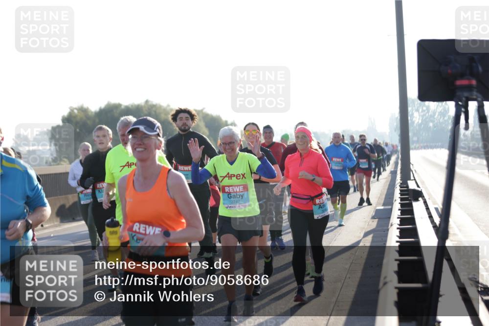 03.10.2025 - Köhlbrandbrückenlauf Jannik Wohlers http://msf.ph/oto/9058686 03.10.2025 09:21:54 Position 3 2742 meine-sportfotos.de
