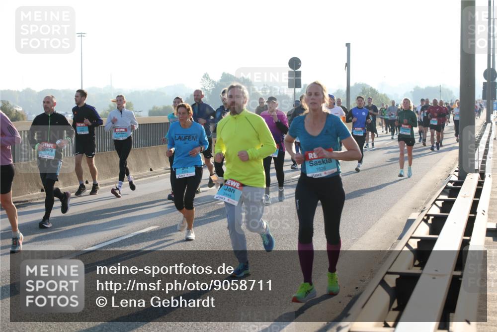 03.10.2025 - Köhlbrandbrückenlauf Lena Gebhardt http://msf.ph/oto/9058711 03.10.2025 09:18:34 Position 1 3444, 1626 meine-sportfotos.de