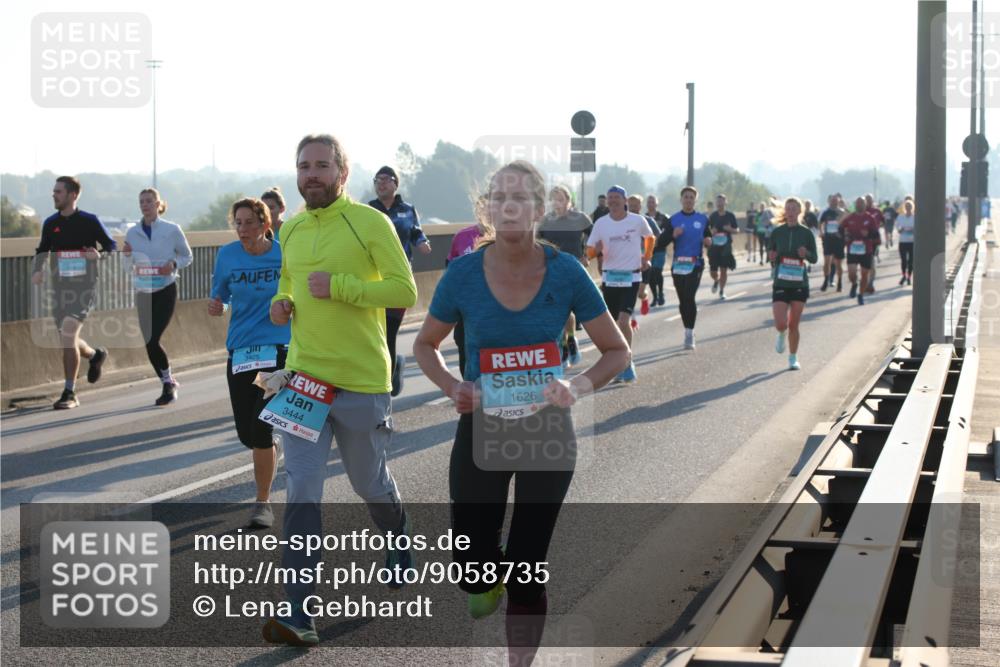 03.10.2025 - Köhlbrandbrückenlauf Lena Gebhardt http://msf.ph/oto/9058735 03.10.2025 09:18:34 Position 1 3425, 3444, 1626 meine-sportfotos.de