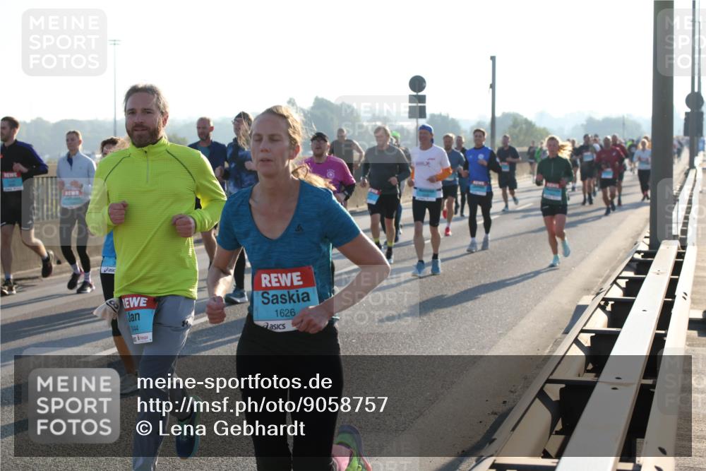 03.10.2025 - Köhlbrandbrückenlauf Lena Gebhardt http://msf.ph/oto/9058757 03.10.2025 09:18:35 Position 1 3444, 1626 meine-sportfotos.de