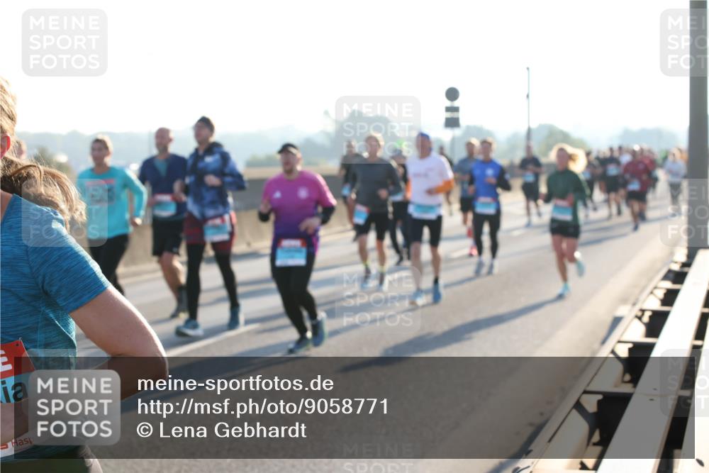 03.10.2025 - Köhlbrandbrückenlauf Lena Gebhardt http://msf.ph/oto/9058771 03.10.2025 09:18:35 Position 1  meine-sportfotos.de