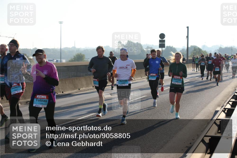 03.10.2025 - Köhlbrandbrückenlauf Lena Gebhardt http://msf.ph/oto/9058805 03.10.2025 09:18:36 Position 1 1352, 1188, 3426, 1946 meine-sportfotos.de