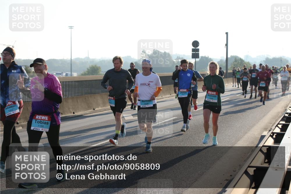 03.10.2025 - Köhlbrandbrückenlauf Lena Gebhardt http://msf.ph/oto/9058809 03.10.2025 09:18:36 Position 1 1352, 1188, 3426, 1946 meine-sportfotos.de