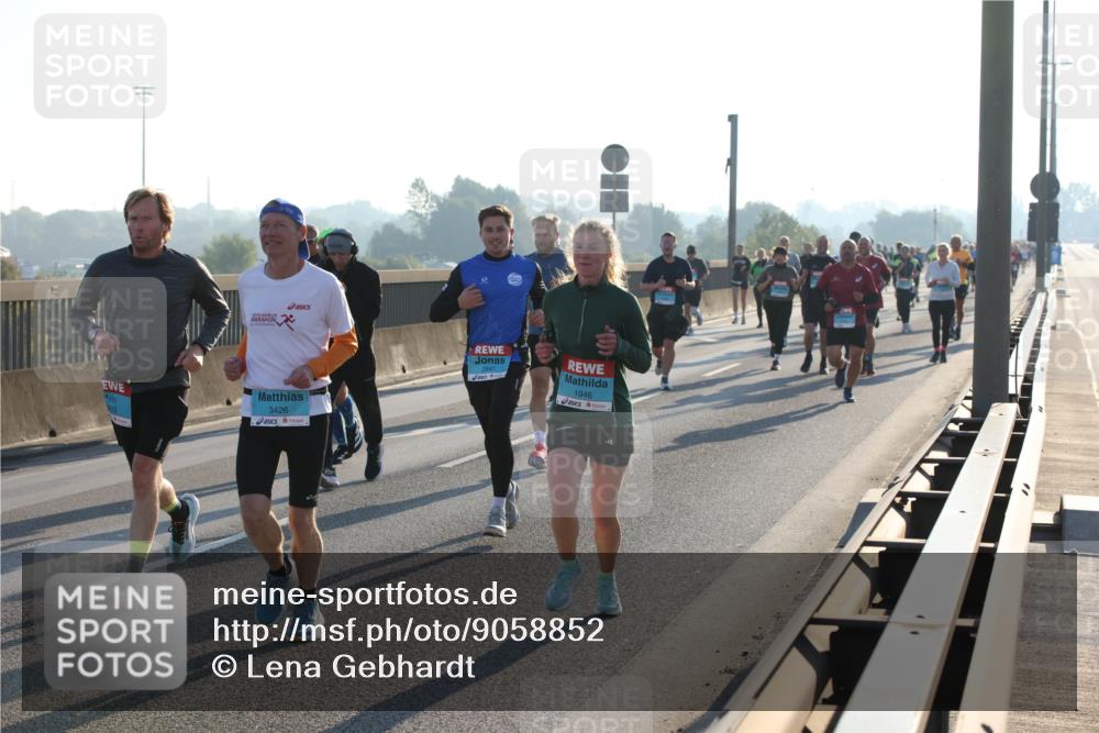 03.10.2025 - Köhlbrandbrückenlauf Lena Gebhardt http://msf.ph/oto/9058852 03.10.2025 09:18:37 Position 1 3426, 1946 meine-sportfotos.de