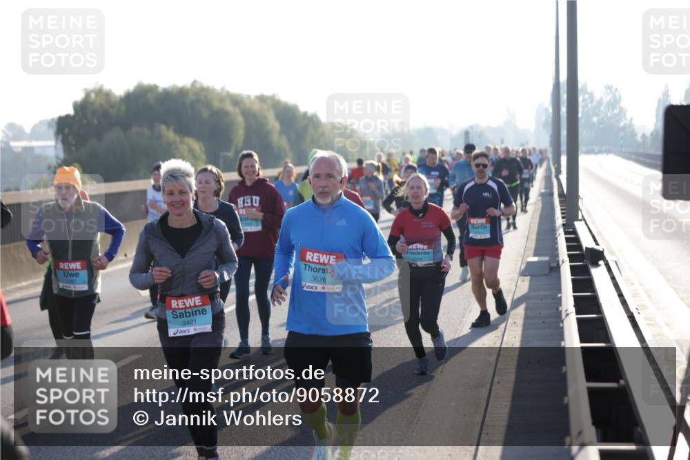 03.10.2025 - Köhlbrandbrückenlauf Jannik Wohlers http://msf.ph/oto/9058872 03.10.2025 09:21:58 Position 3 2187, 2421, 3676, 2204 meine-sportfotos.de