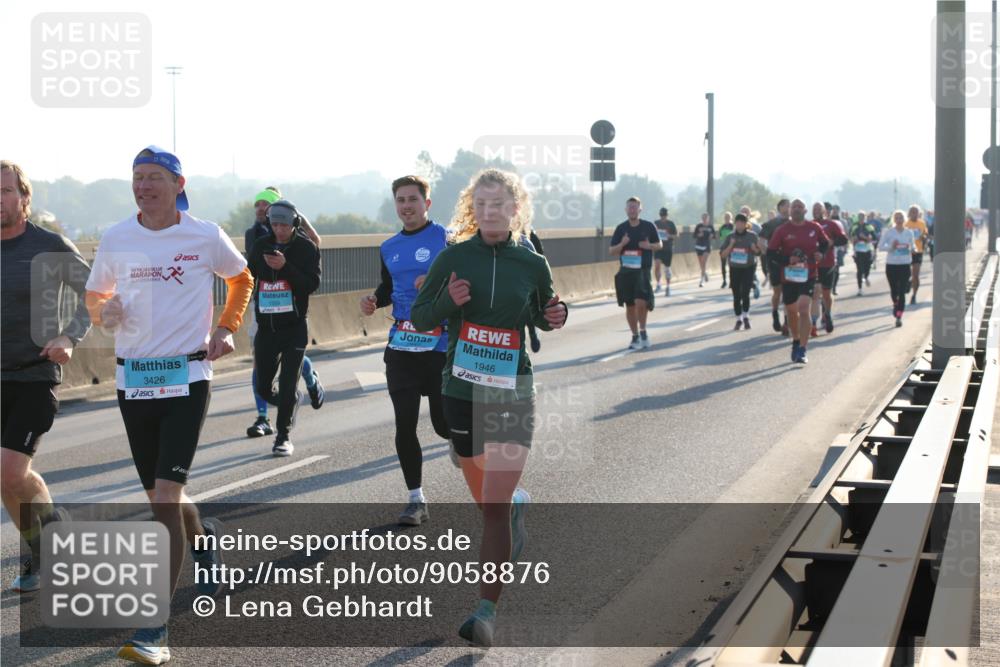 03.10.2025 - Köhlbrandbrückenlauf Lena Gebhardt http://msf.ph/oto/9058876 03.10.2025 09:18:38 Position 1 3426, 1946 meine-sportfotos.de