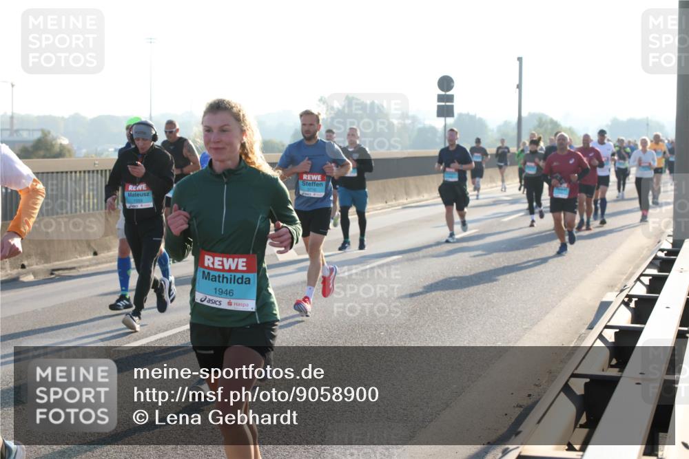 03.10.2025 - Köhlbrandbrückenlauf Lena Gebhardt http://msf.ph/oto/9058900 03.10.2025 09:18:38 Position 1 1946 meine-sportfotos.de