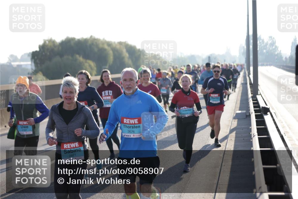 03.10.2025 - Köhlbrandbrückenlauf Jannik Wohlers http://msf.ph/oto/9058907 03.10.2025 09:21:58 Position 3 2187, 2421, 3676, 2204 meine-sportfotos.de