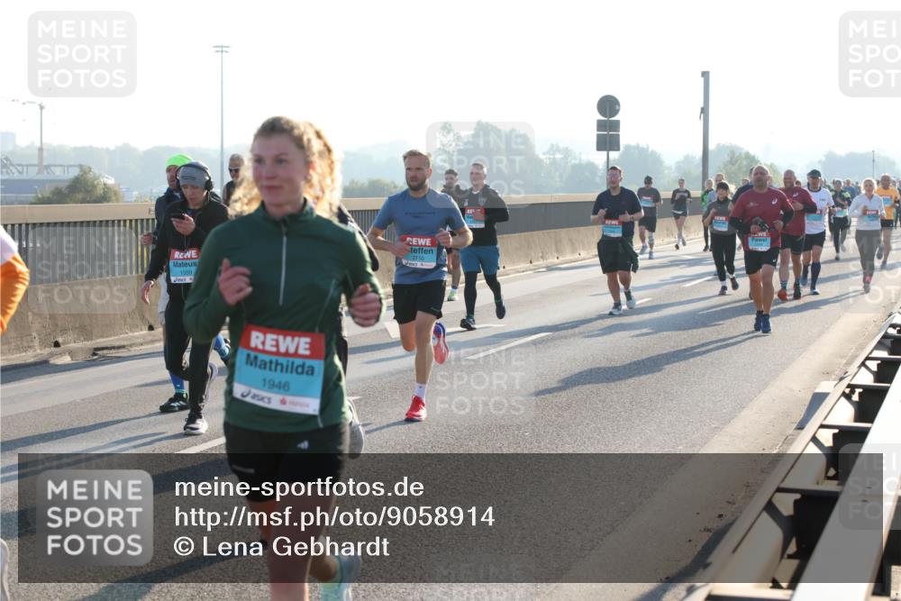 03.10.2025 - Köhlbrandbrückenlauf Lena Gebhardt http://msf.ph/oto/9058914 03.10.2025 09:18:38 Position 1 1559, 1946, 3710 meine-sportfotos.de