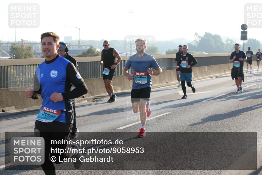 03.10.2025 - Köhlbrandbrückenlauf Lena Gebhardt http://msf.ph/oto/9058953 03.10.2025 09:18:39 Position 1 9947, 3710 meine-sportfotos.de