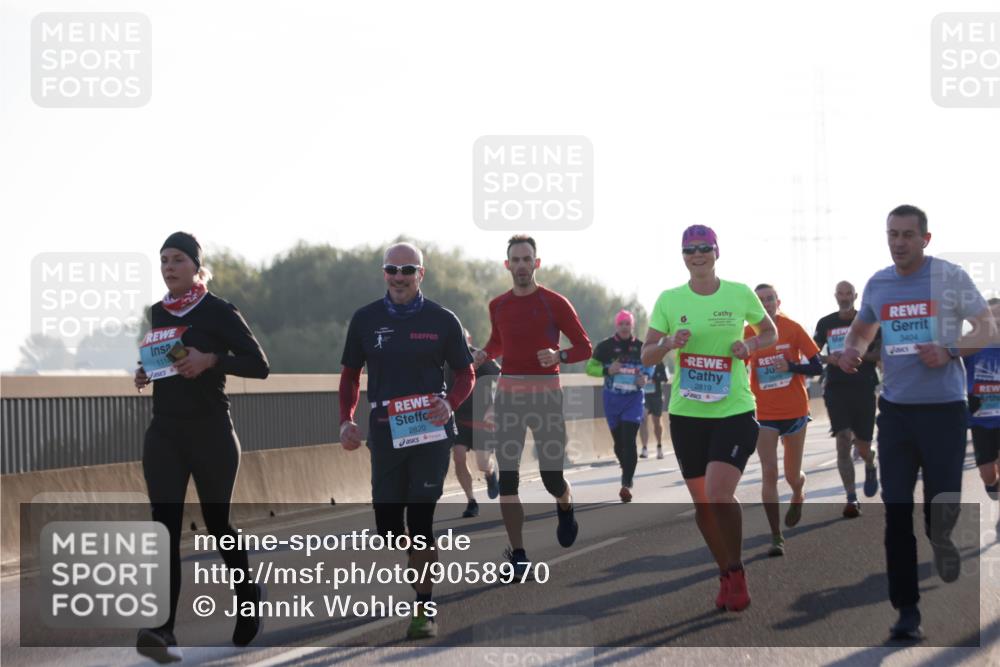03.10.2025 - Köhlbrandbrückenlauf Jannik Wohlers http://msf.ph/oto/9058970 03.10.2025 09:14:13 Position 3 1112, 2820, 2819, 3404 meine-sportfotos.de