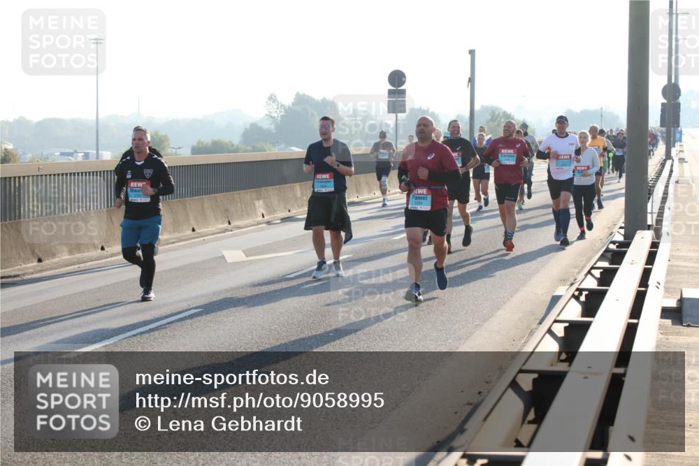 03.10.2025 - Köhlbrandbrückenlauf Lena Gebhardt http://msf.ph/oto/9058995 03.10.2025 09:18:40 Position 1  meine-sportfotos.de