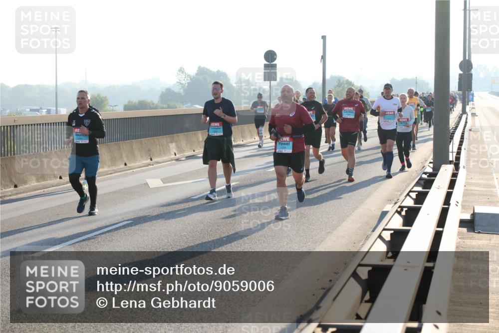 03.10.2025 - Köhlbrandbrückenlauf Lena Gebhardt http://msf.ph/oto/9059006 03.10.2025 09:18:40 Position 1  meine-sportfotos.de