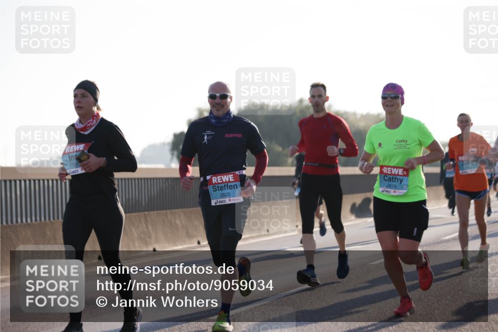 03.10.2025 - Köhlbrandbrückenlauf Jannik Wohlers http://msf.ph/oto/9059034 03.10.2025 09:14:14 Position 3 111, 2820, 89, 2819 meine-sportfotos.de