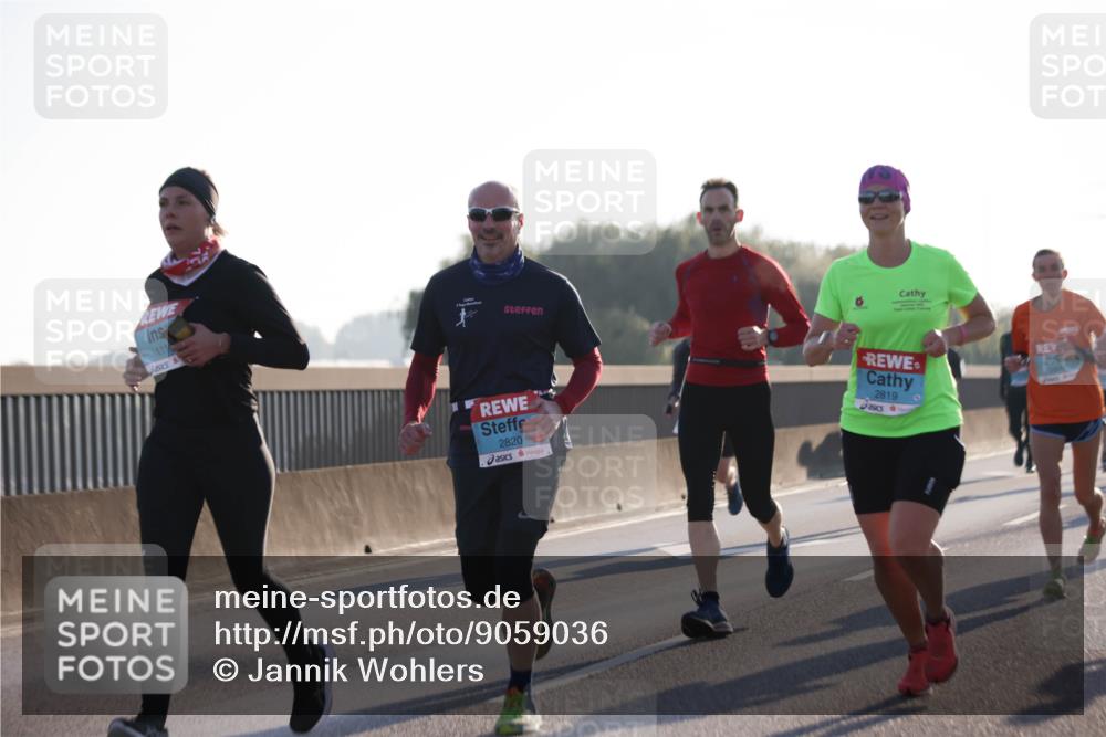 03.10.2025 - Köhlbrandbrückenlauf Jannik Wohlers http://msf.ph/oto/9059036 03.10.2025 09:14:14 Position 3 111, 2820, 2819 meine-sportfotos.de