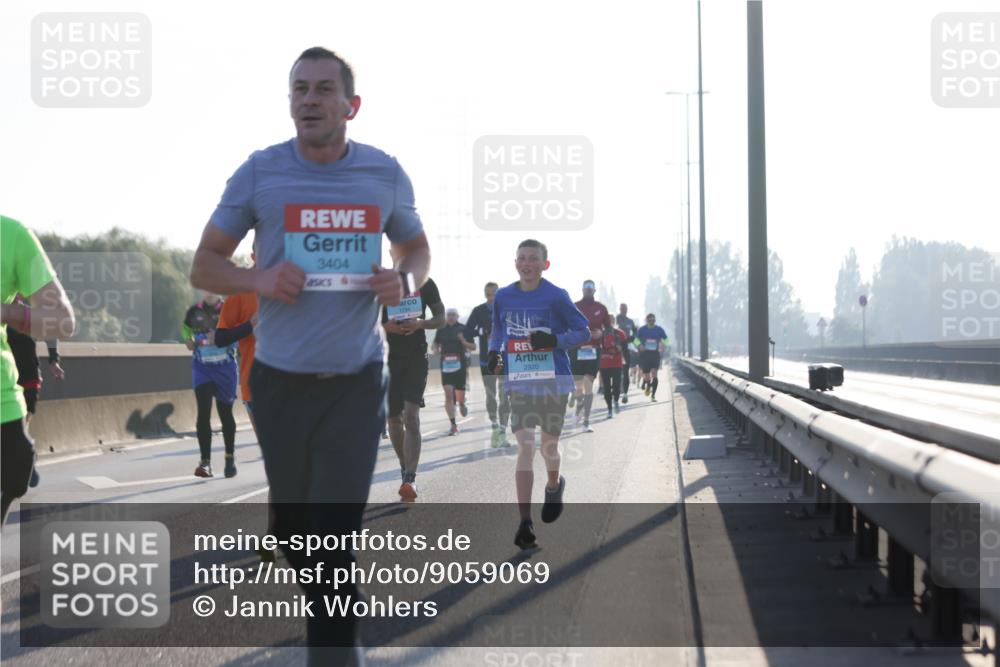 03.10.2025 - Köhlbrandbrückenlauf Jannik Wohlers http://msf.ph/oto/9059069 03.10.2025 09:14:15 Position 3 3404, 6, 2920, 51 meine-sportfotos.de