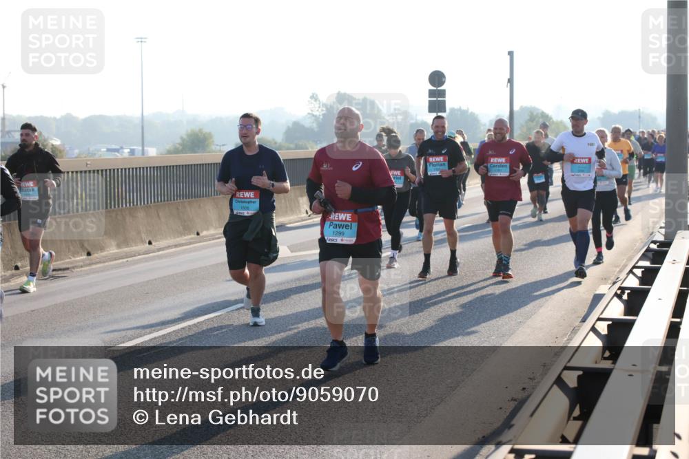03.10.2025 - Köhlbrandbrückenlauf Lena Gebhardt http://msf.ph/oto/9059070 03.10.2025 09:18:42 Position 1 1191, 1506, 1299 meine-sportfotos.de
