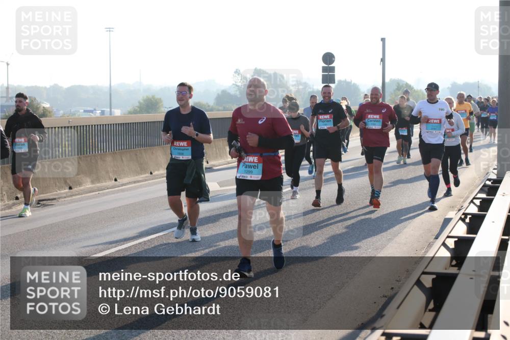 03.10.2025 - Köhlbrandbrückenlauf Lena Gebhardt http://msf.ph/oto/9059081 03.10.2025 09:18:42 Position 1 1506, 1299, 3791 meine-sportfotos.de