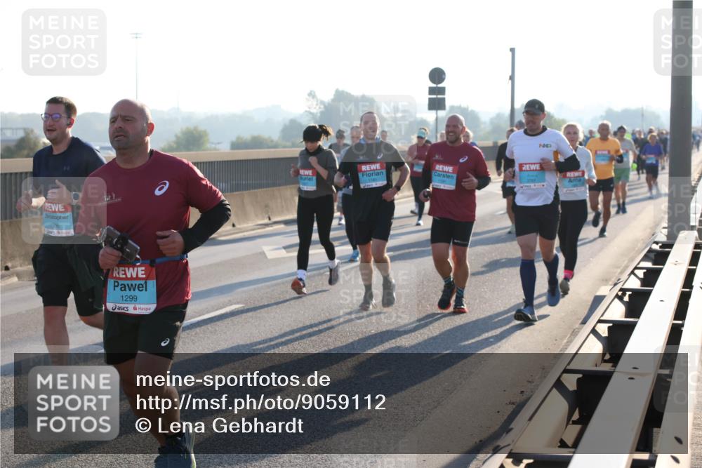 03.10.2025 - Köhlbrandbrückenlauf Lena Gebhardt http://msf.ph/oto/9059112 03.10.2025 09:18:43 Position 1 1506, 1299, 1181, 1191, 3791 meine-sportfotos.de