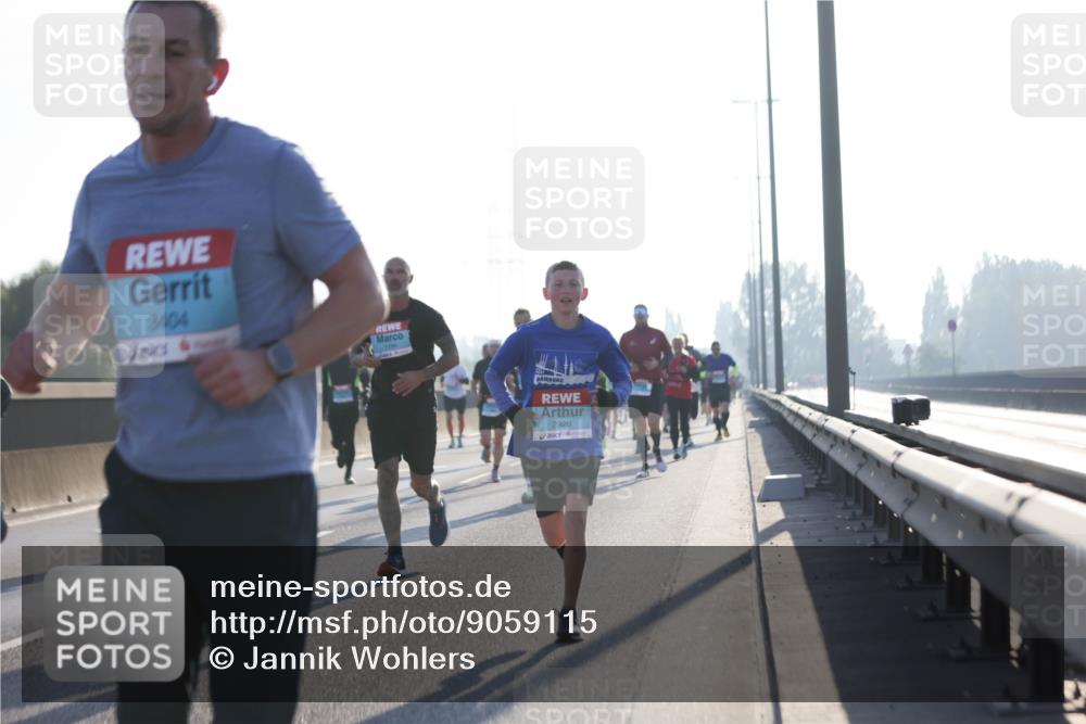 03.10.2025 - Köhlbrandbrückenlauf Jannik Wohlers http://msf.ph/oto/9059115 03.10.2025 09:14:15 Position 3 3404, 2920 meine-sportfotos.de