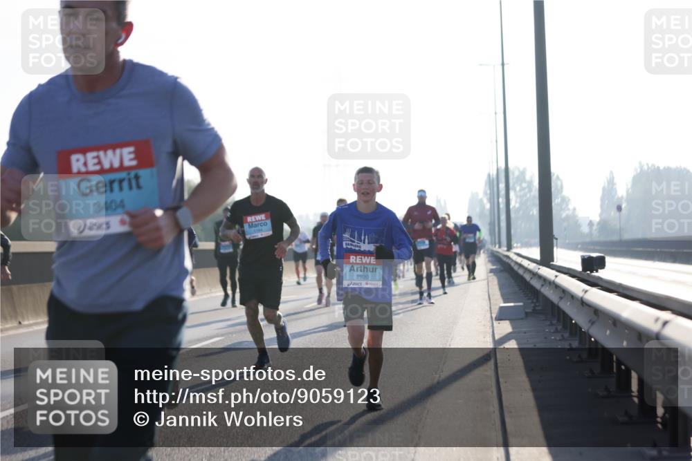 03.10.2025 - Köhlbrandbrückenlauf Jannik Wohlers http://msf.ph/oto/9059123 03.10.2025 09:14:16 Position 3 3404, 2920 meine-sportfotos.de