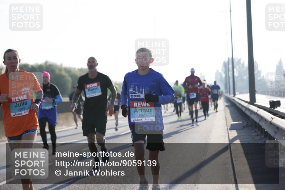 03.10.2025 - Köhlbrandbrückenlauf Jannik Wohlers http://msf.ph/oto/9059139 03.10.2025 09:14:16 Position 3 2849, 1194, 2920 meine-sportfotos.de