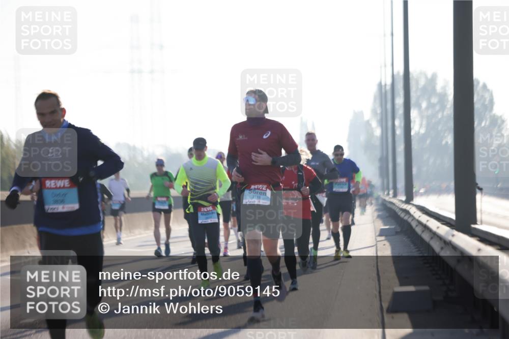 03.10.2025 - Köhlbrandbrückenlauf Jannik Wohlers http://msf.ph/oto/9059145 03.10.2025 09:14:18 Position 3 9534, 3898, 3118 meine-sportfotos.de
