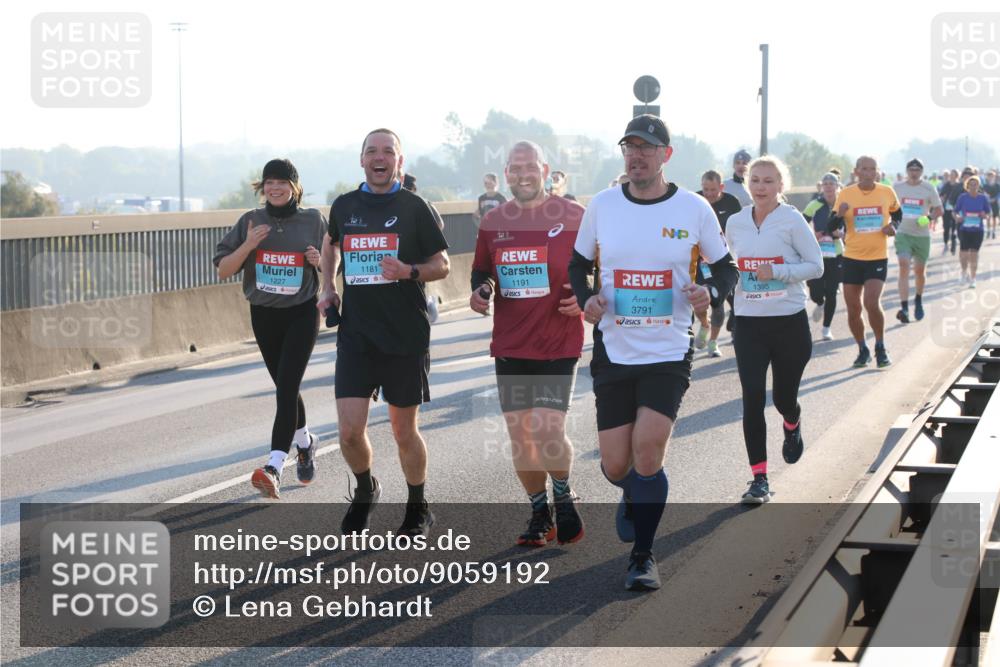03.10.2025 - Köhlbrandbrückenlauf Lena Gebhardt http://msf.ph/oto/9059192 03.10.2025 09:18:44 Position 1 1227, 1181, 1191, 3791, 1395 meine-sportfotos.de