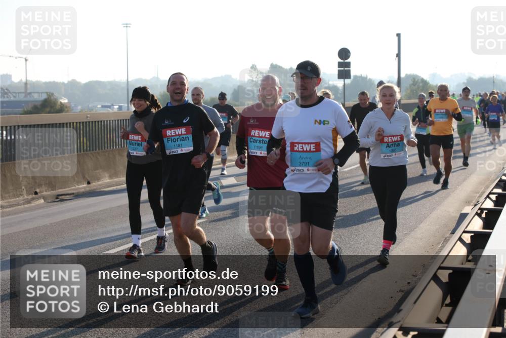 03.10.2025 - Köhlbrandbrückenlauf Lena Gebhardt http://msf.ph/oto/9059199 03.10.2025 09:18:44 Position 1 1227, 1181, 1191, 3791, 1395 meine-sportfotos.de