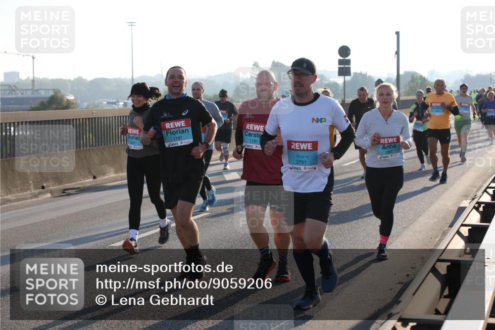 03.10.2025 - Köhlbrandbrückenlauf Lena Gebhardt http://msf.ph/oto/9059206 03.10.2025 09:18:44 Position 1 1227, 1181, 1191, 3791, 1395 meine-sportfotos.de