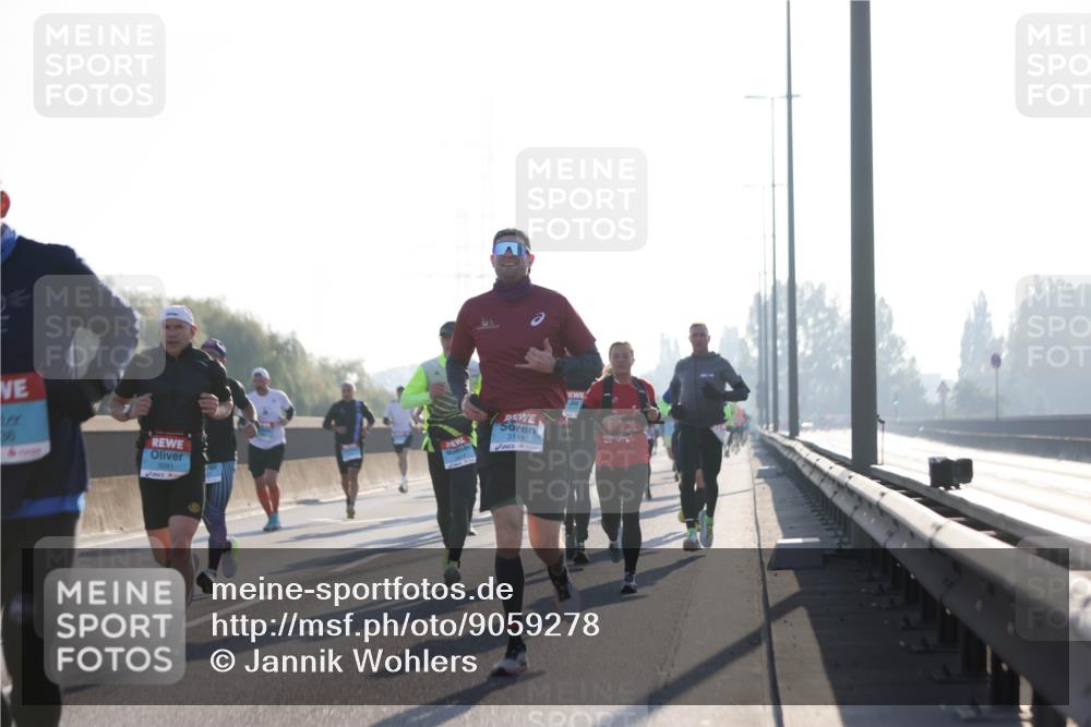 03.10.2025 - Köhlbrandbrückenlauf Jannik Wohlers http://msf.ph/oto/9059278 03.10.2025 09:14:20 Position 3 26, 3091, 3118 meine-sportfotos.de