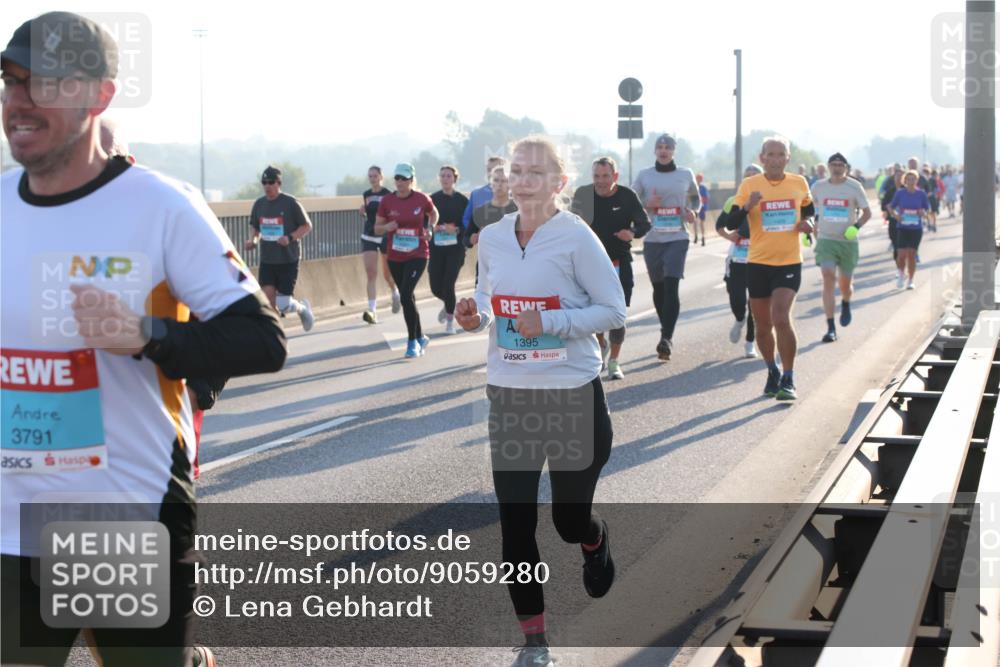 03.10.2025 - Köhlbrandbrückenlauf Lena Gebhardt http://msf.ph/oto/9059280 03.10.2025 09:18:45 Position 1 3791, 1395 meine-sportfotos.de