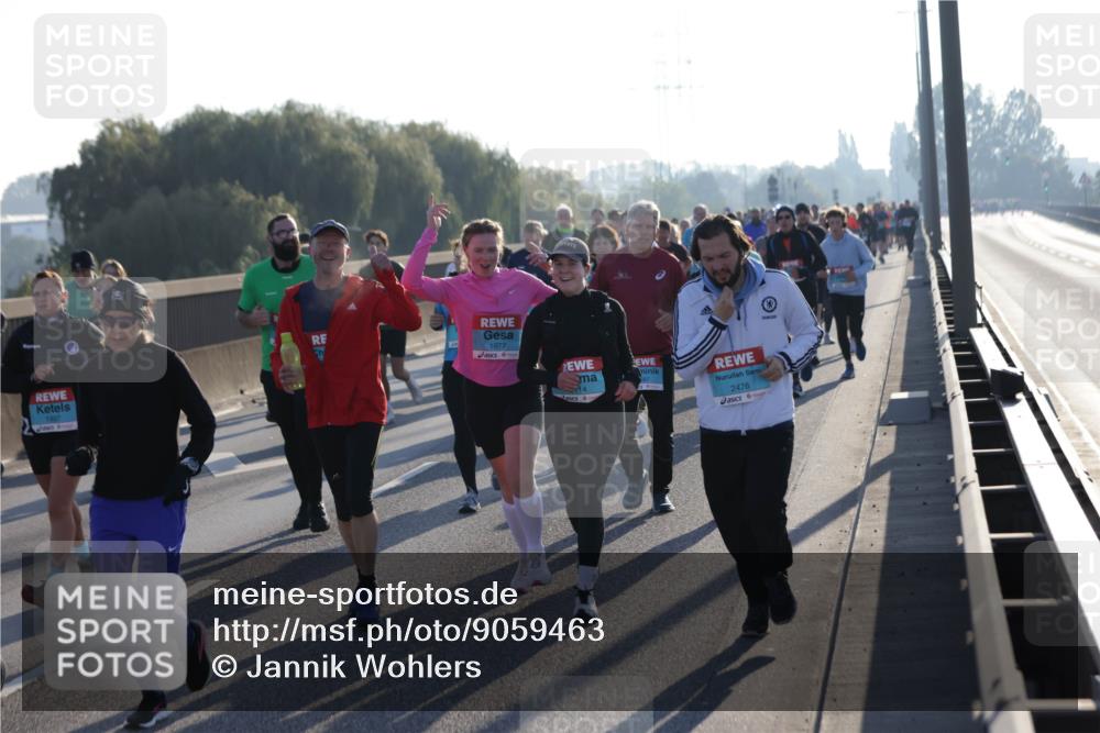 03.10.2025 - Köhlbrandbrückenlauf Jannik Wohlers http://msf.ph/oto/9059463 03.10.2025 09:22:15 Position 3 1937, 1977, 2476 meine-sportfotos.de