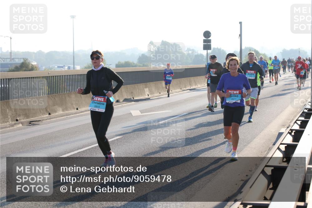 03.10.2025 - Köhlbrandbrückenlauf Lena Gebhardt http://msf.ph/oto/9059478 03.10.2025 09:18:51 Position 1 2814, 2677 meine-sportfotos.de